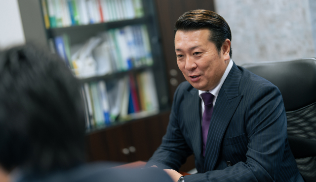 代表取締役 : 佐藤 慶浩